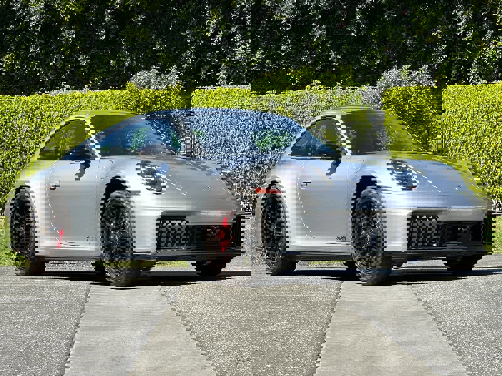 Certified 2025 Porsche 911 Carrera GTS RWD image 9