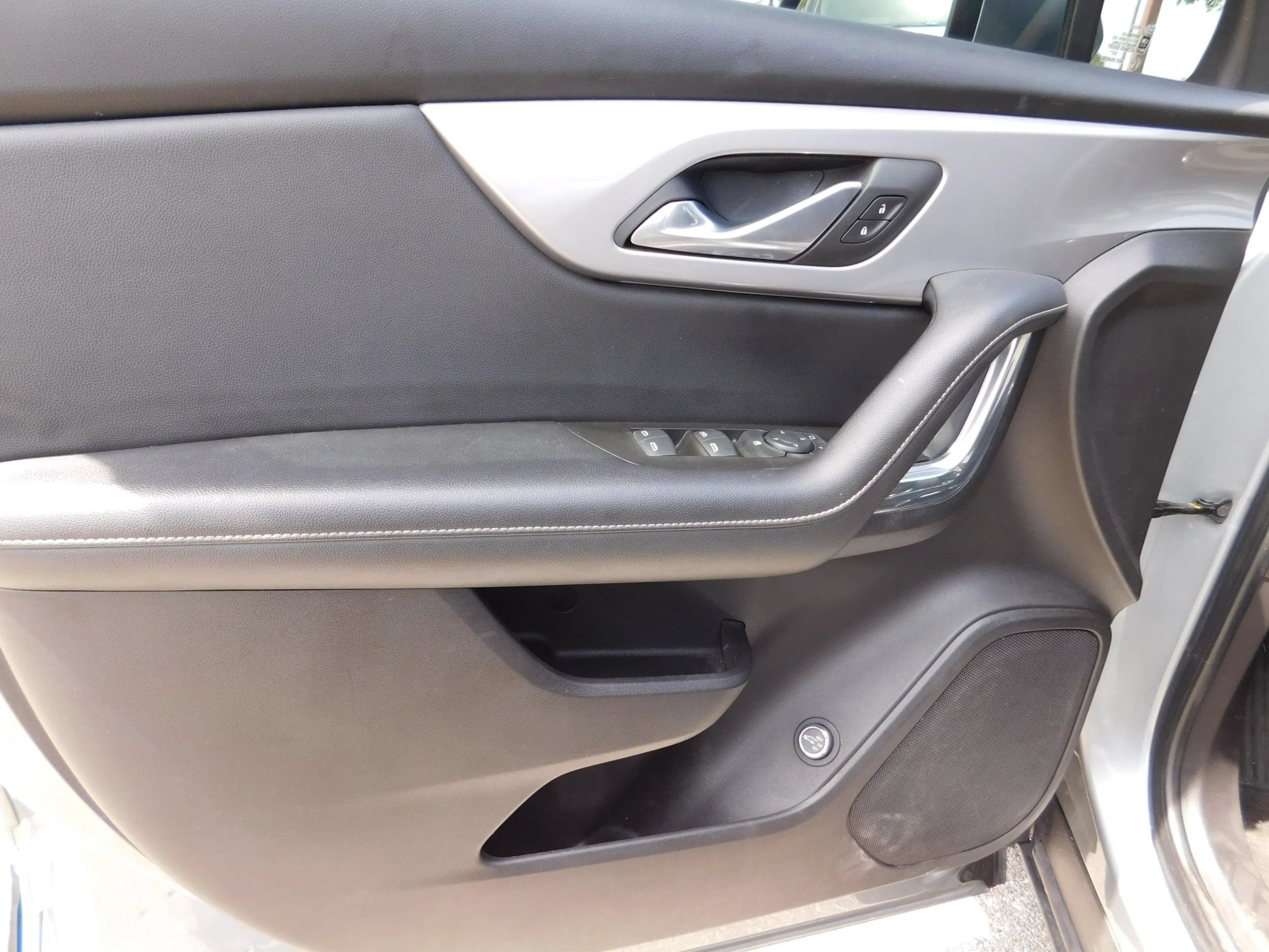 Used 2024 Chevrolet Blazer LT w/ Convenience Package FWD image 11