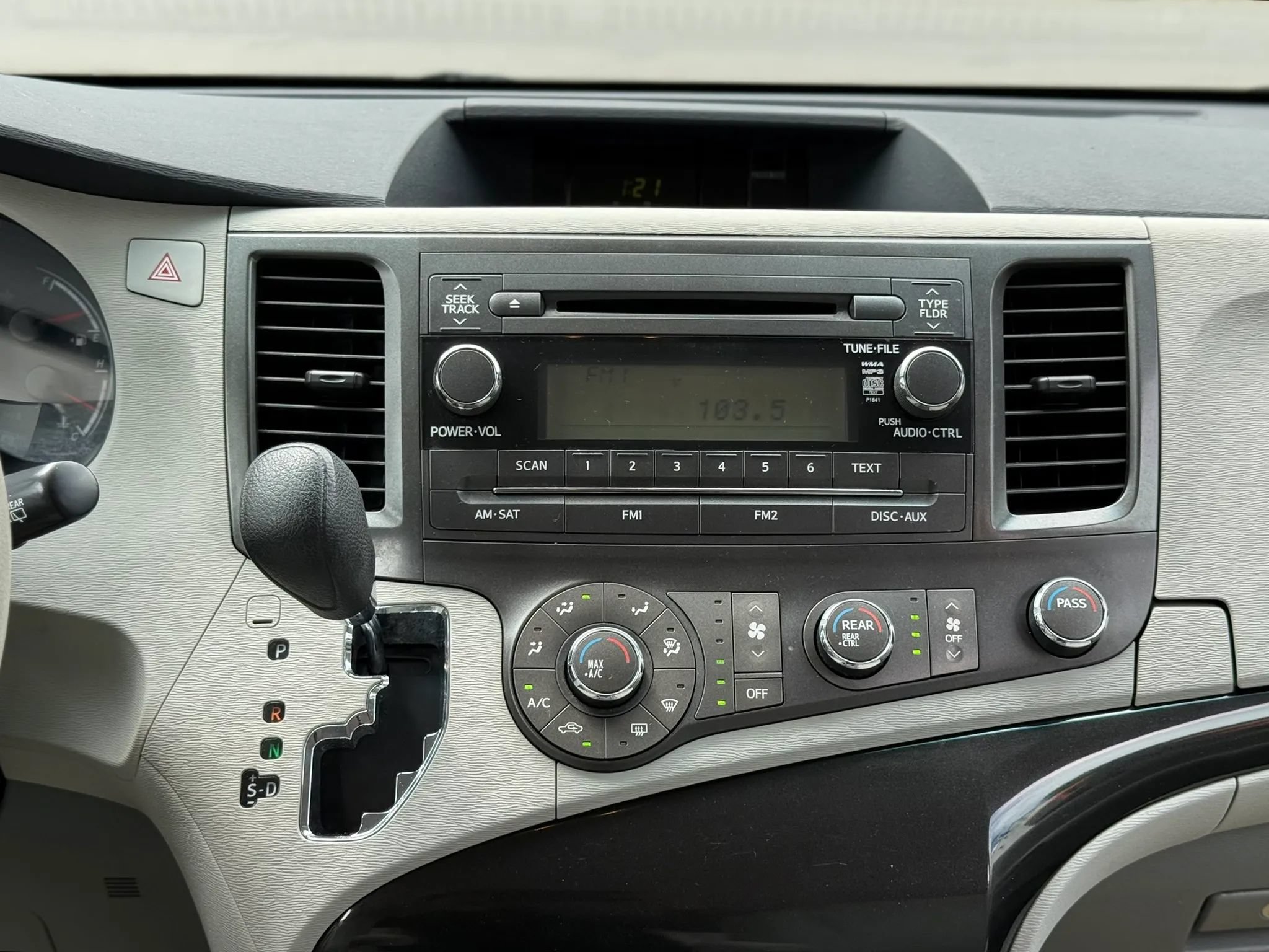 Used 2013 Toyota Sienna L FWD image 13