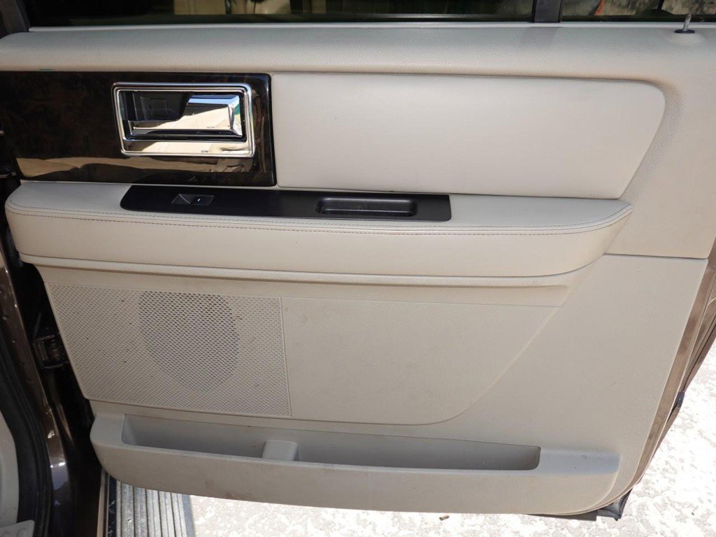 Used 2016 Lincoln Navigator L Select image 26