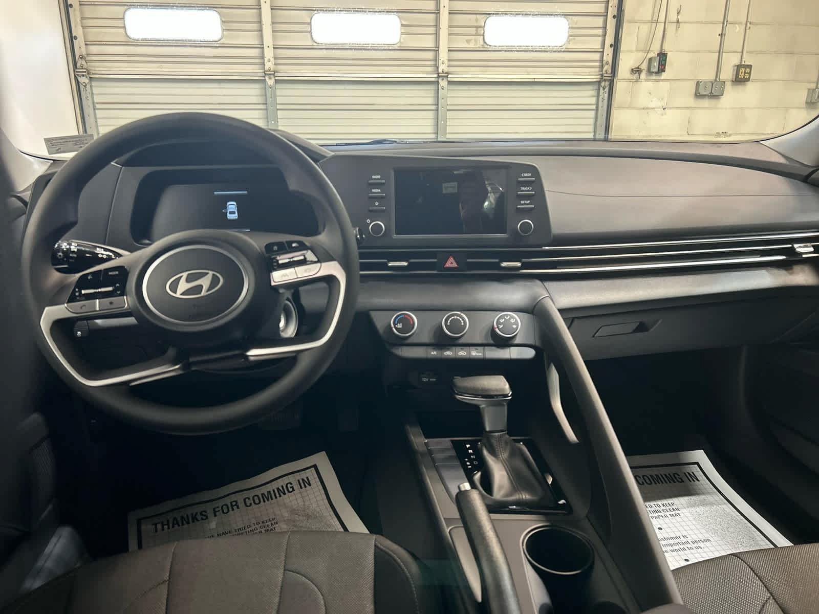 New 2026 Hyundai Elantra SE FWD image 4