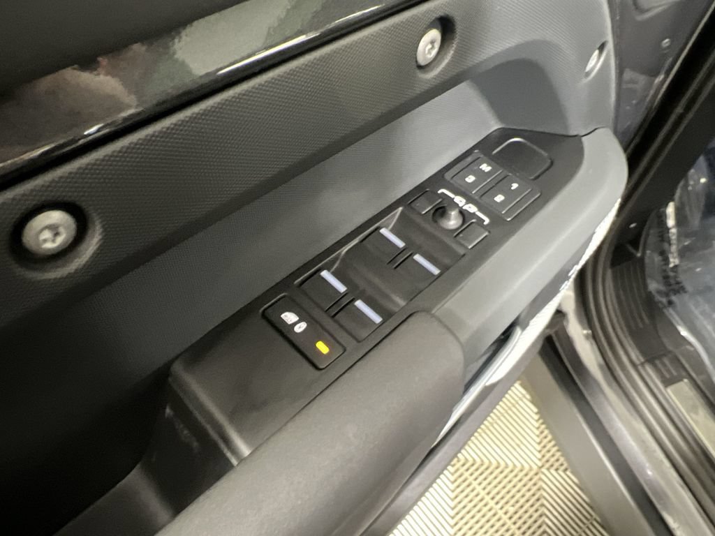 Used 2023 Land Rover Defender 130 X-Dynamic SE AWD/4WD image 25