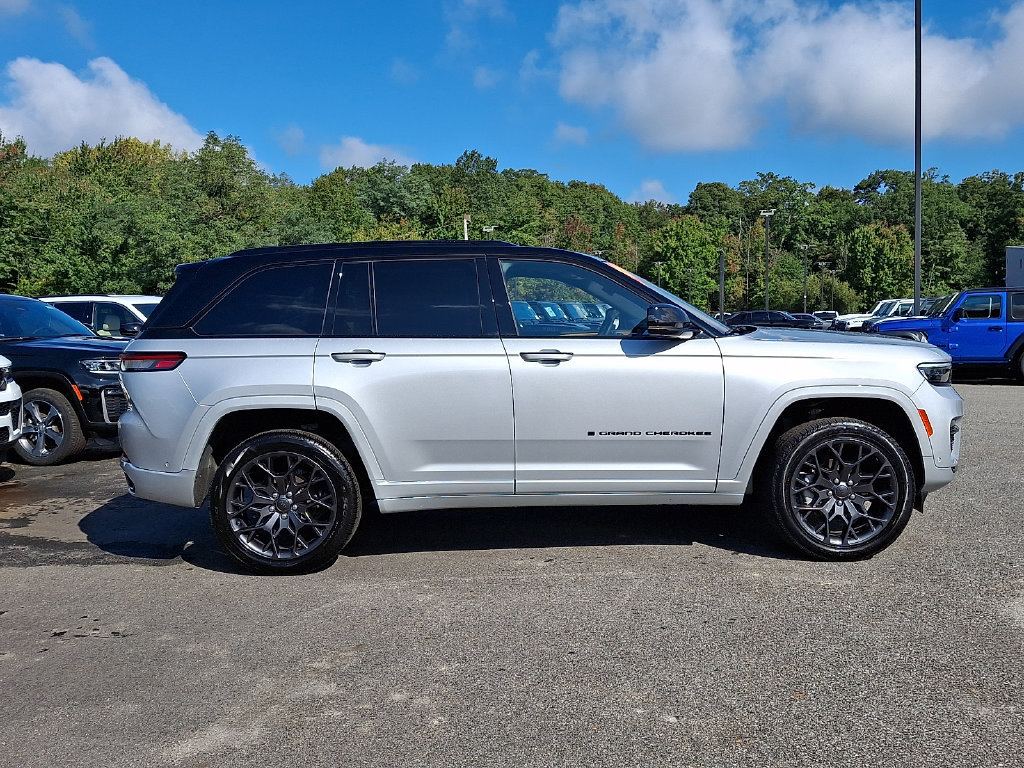 Certified 2025 Jeep Grand Cherokee Summit AWD/4WD image 7
