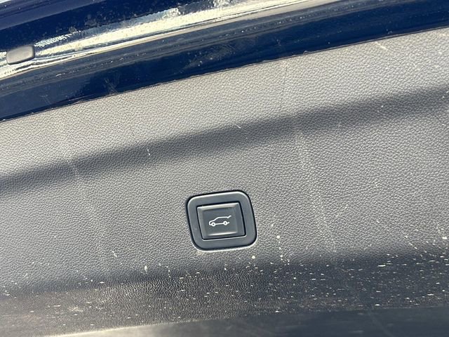 Used 2021 GMC Yukon SLT w/ SLT Premium Package image 17