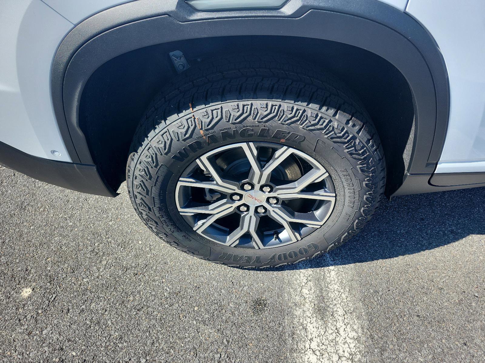 New 2026 GMC Acadia AT4 w/ Super Cruise Package image 5