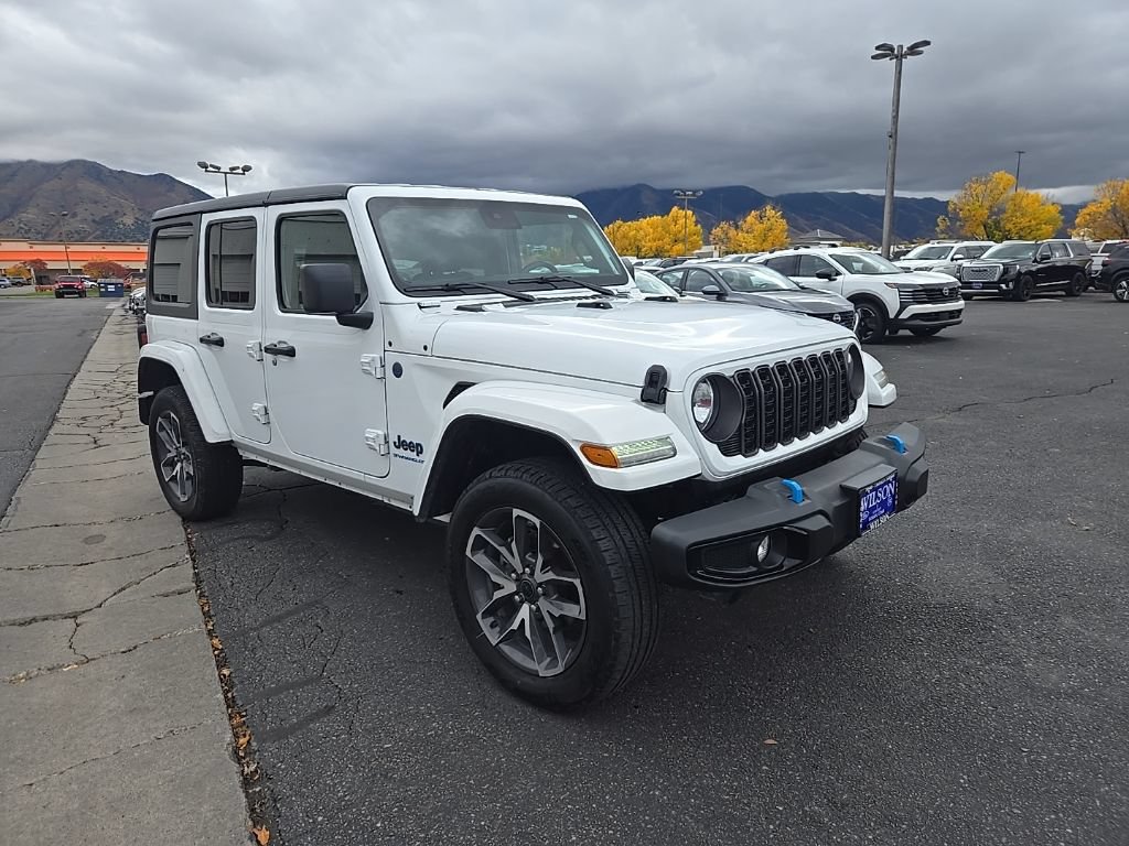 Used 2024 Jeep Wrangler Unlimited AWD/4WD image 3
