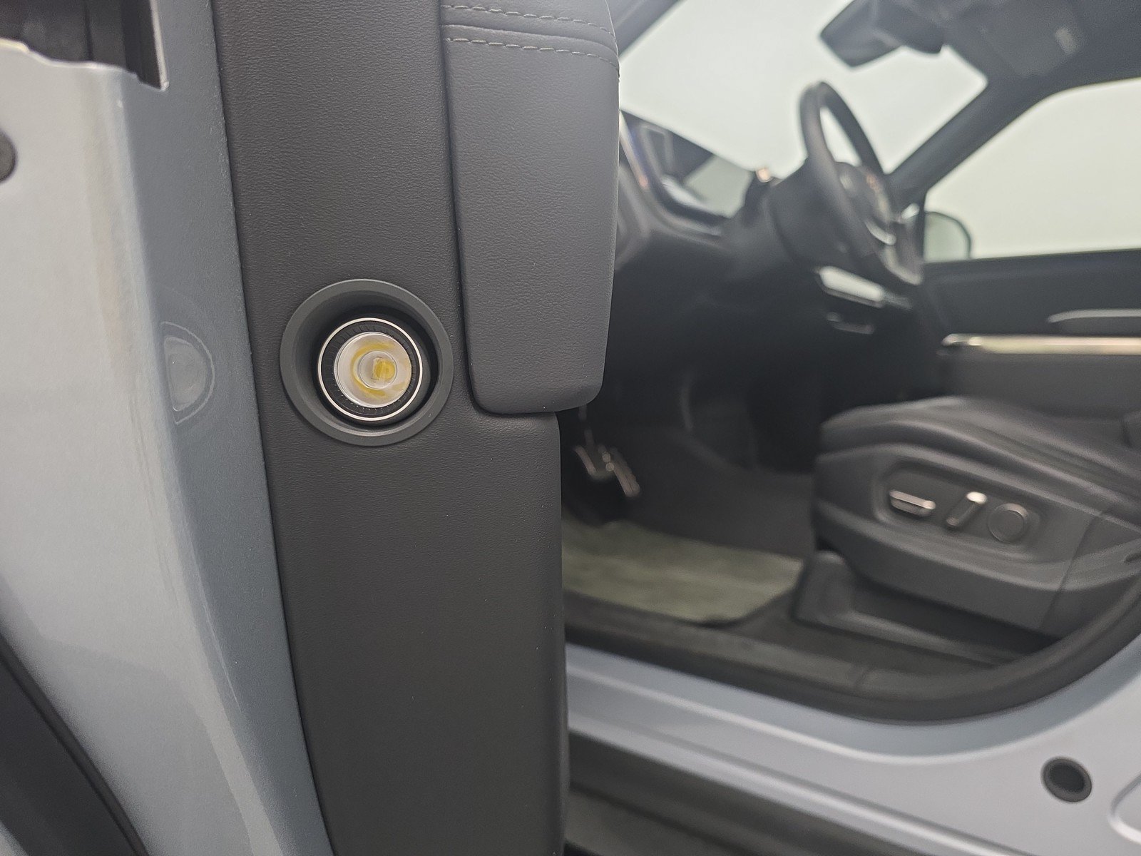 Used 2023 Rivian R1T Adventure AWD/4WD image 30