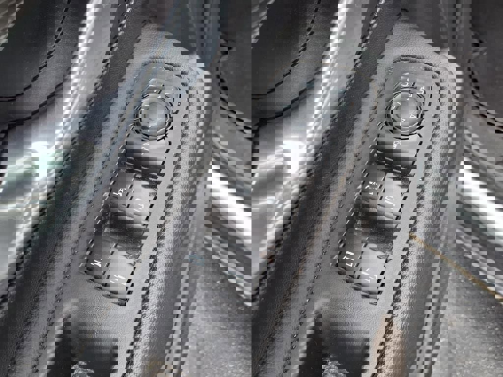 Used 2022 GMC Terrain SLE w/ Driver Convenience Package image 9