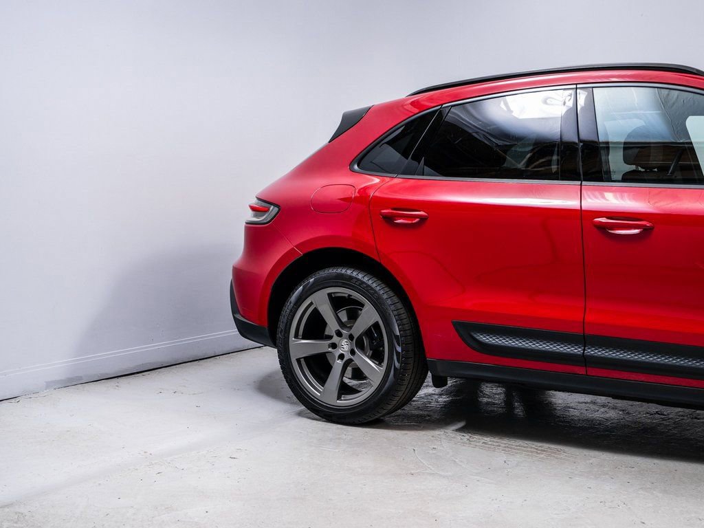 Certified 2025 Porsche Macan image 11