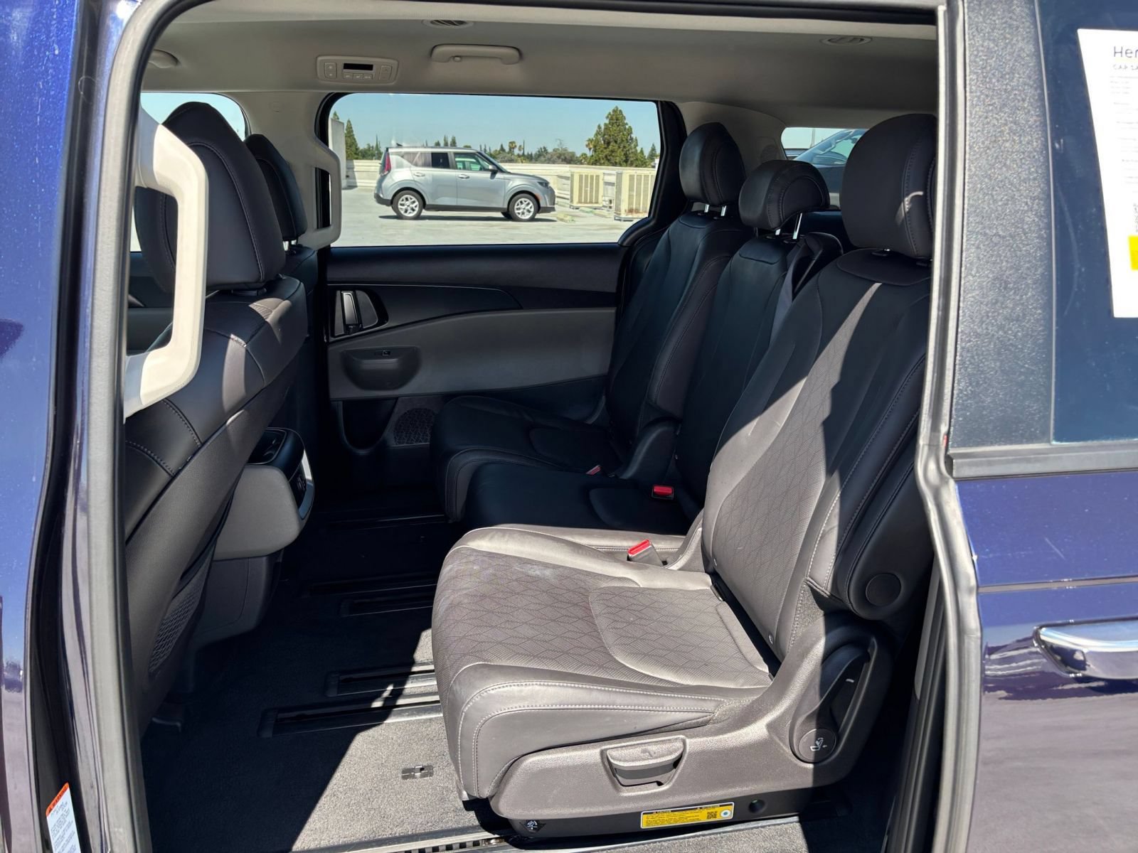 Used 2026 Kia Carnival FWD image 28