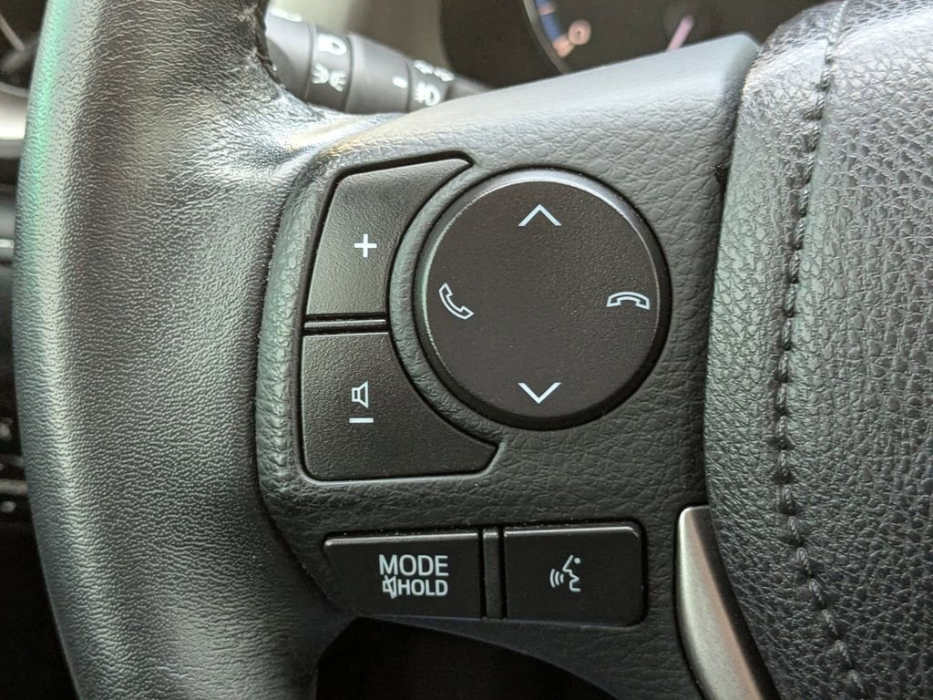 Used 2018 Toyota RAV4 Limited image 22