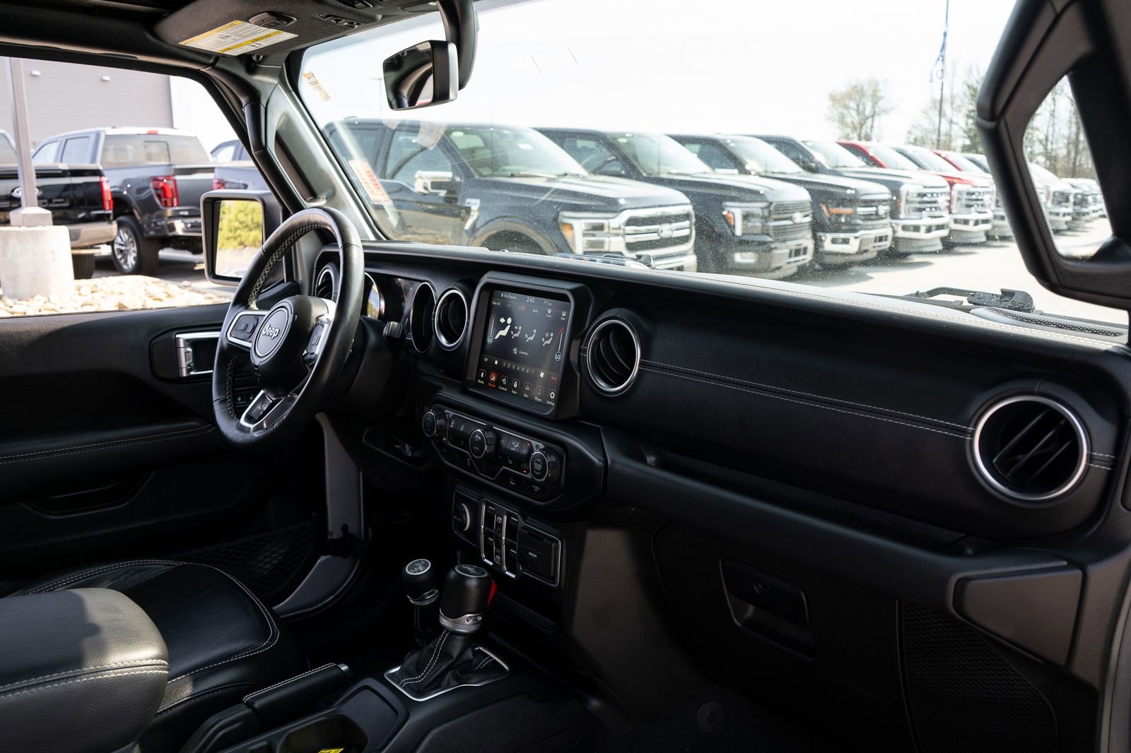 Used 2023 Jeep Wrangler Unlimited Sahara w/ Cold Weather Group image 21