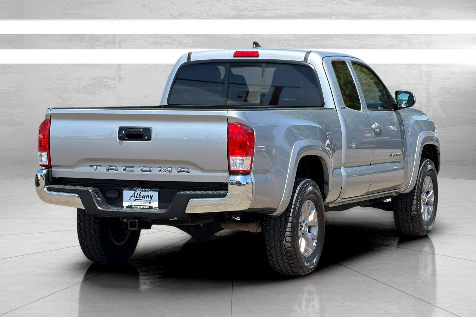 Used 2016 Toyota Tacoma SR5 RWD image 5
