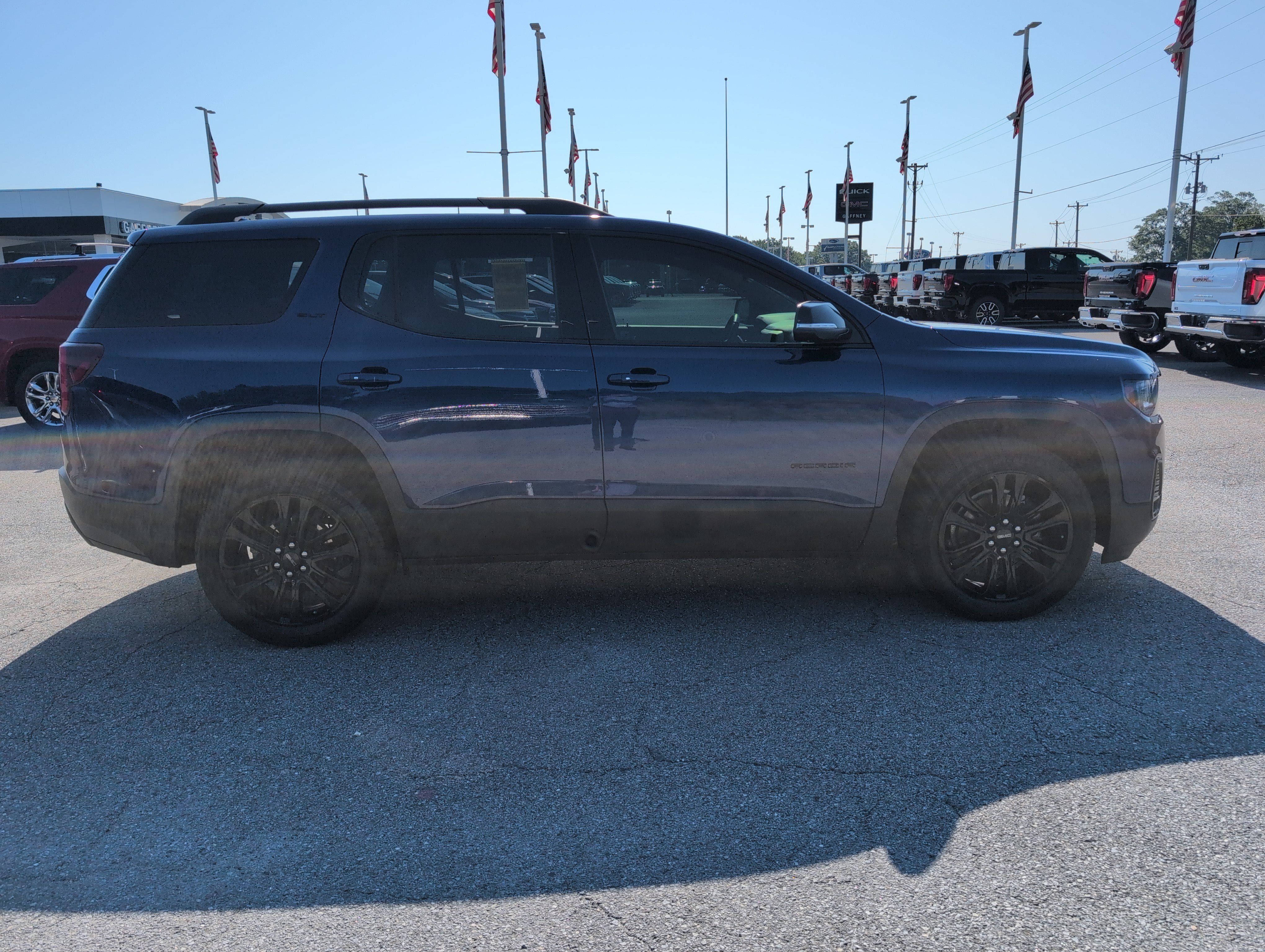 Used 2023 GMC Acadia SLT w/ Elevation Edition FWD image 11