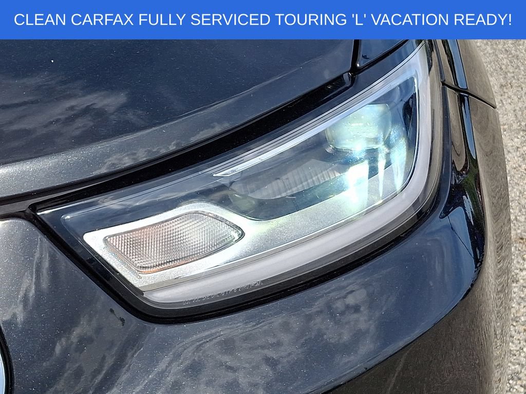 Used 2023 Chrysler Pacifica Touring-L FWD image 9