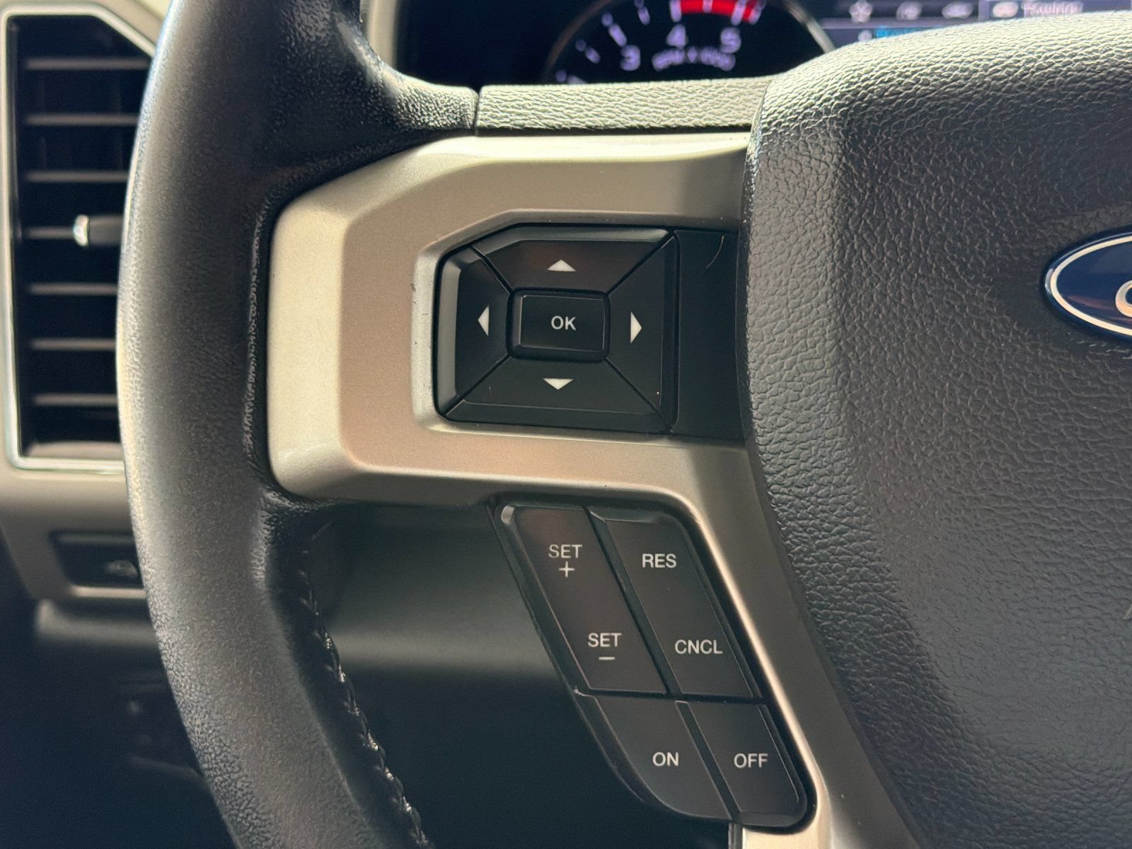 Used 2019 Ford F250 Lariat w/ Lariat Value Package AWD/4WD image 25