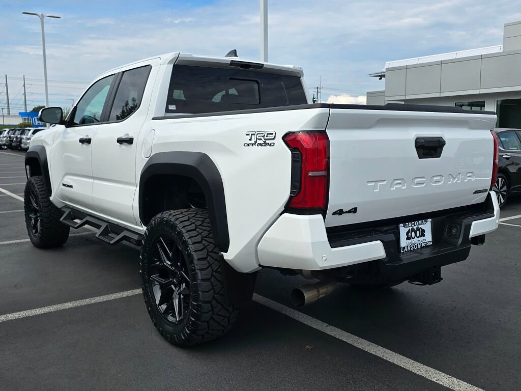 Used 2024 Toyota Tacoma TRD Off-Road image 6