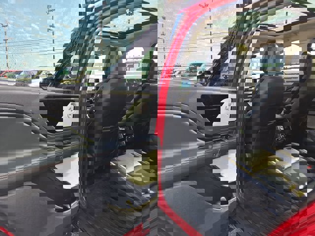 Used 2025 Lincoln Aviator Reserve w/ Equipment Group 201A image 12