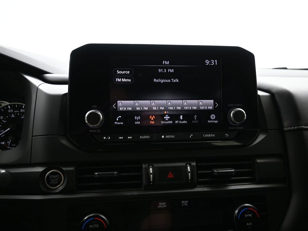 Used 2024 Nissan Pathfinder S image 16