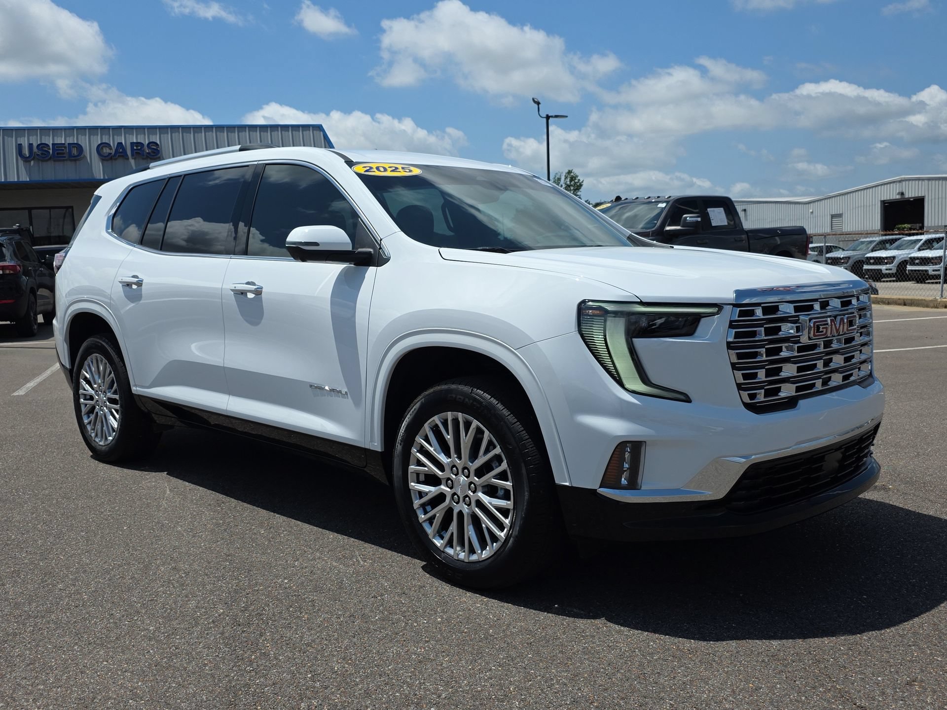 Used 2025 GMC Acadia Denali FWD image 7