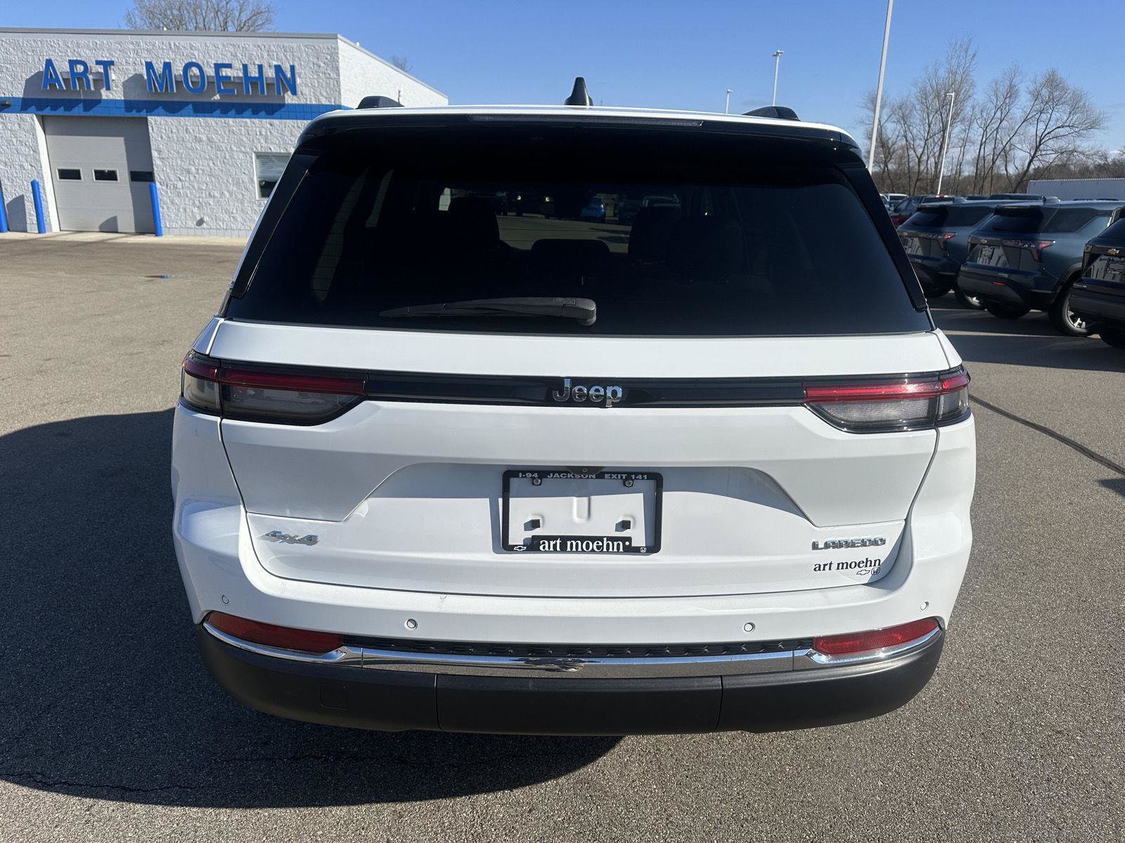 Used 2023 Jeep Grand Cherokee Laredo AWD/4WD image 4