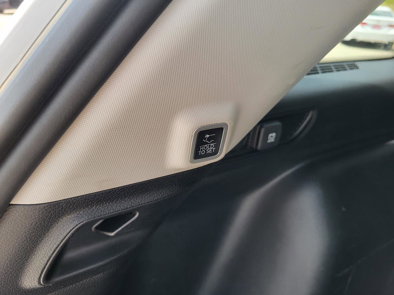 Used 2023 Jeep Grand Cherokee Limited image 11