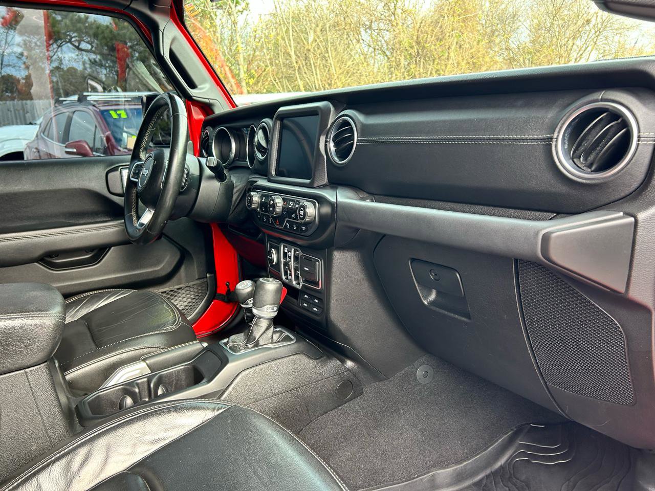 Used 2018 Jeep Wrangler Unlimited Sahara AWD/4WD image 9