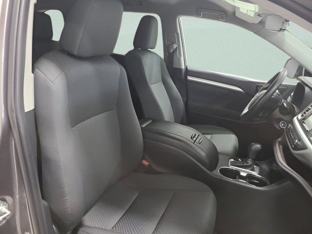 Used 2019 Toyota Highlander LE FWD image 11