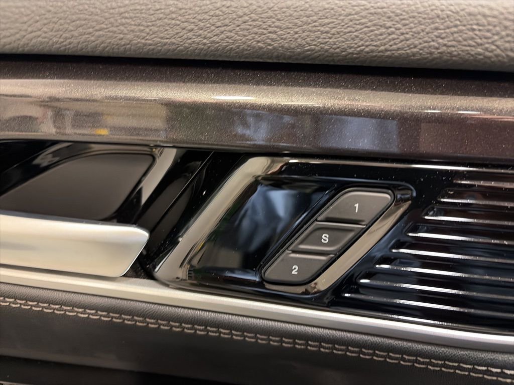 Used 2024 Jeep Wagoneer L 4WD w/ Premium Group I image 44