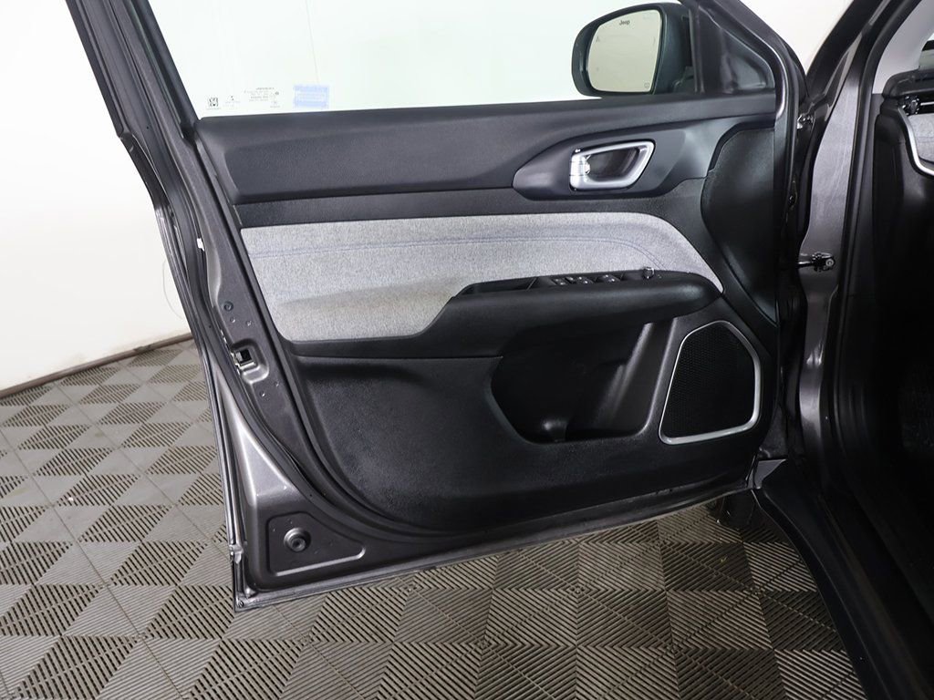 Used 2022 Jeep Compass Latitude image 20