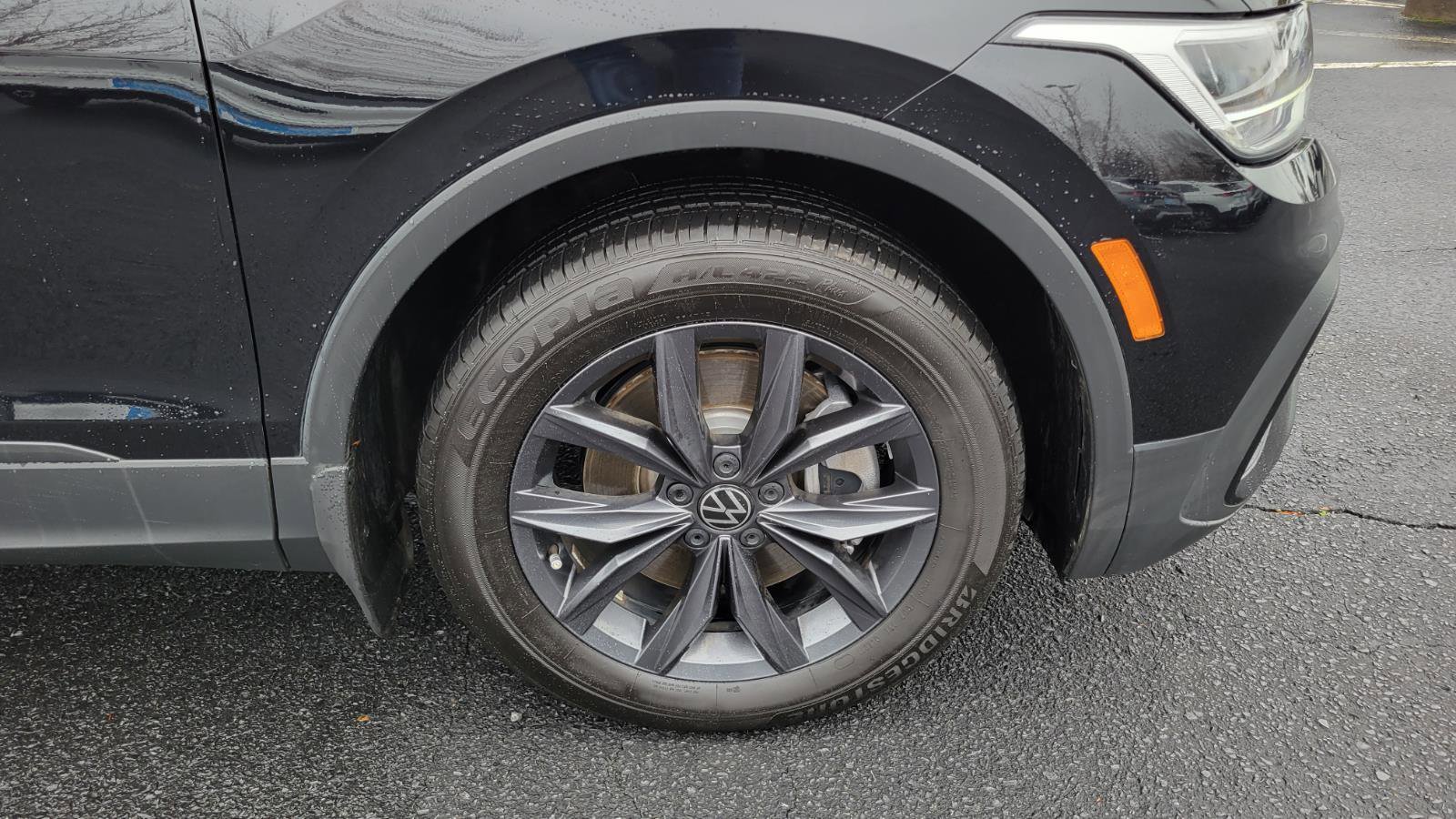 Used 2022 Volkswagen Tiguan SE w/ Panoramic Sunroof Package image 16