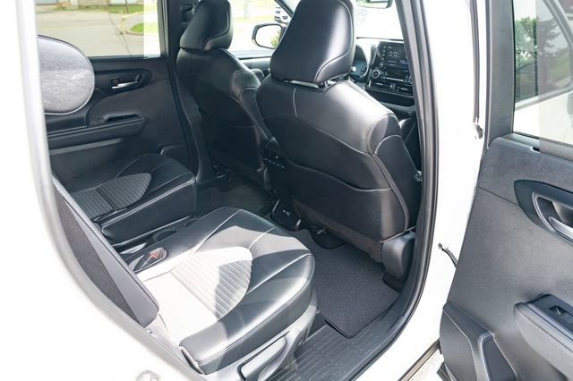 Used 2021 Toyota Highlander XSE FWD image 38