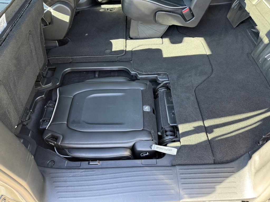Used 2025 Chrysler Pacifica Limited FWD image 14