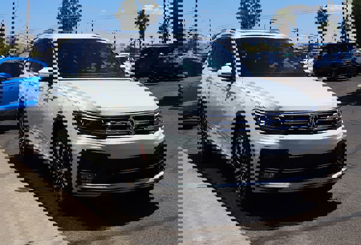 Used 2021 Volkswagen Tiguan SEL Premium R-Line image 15