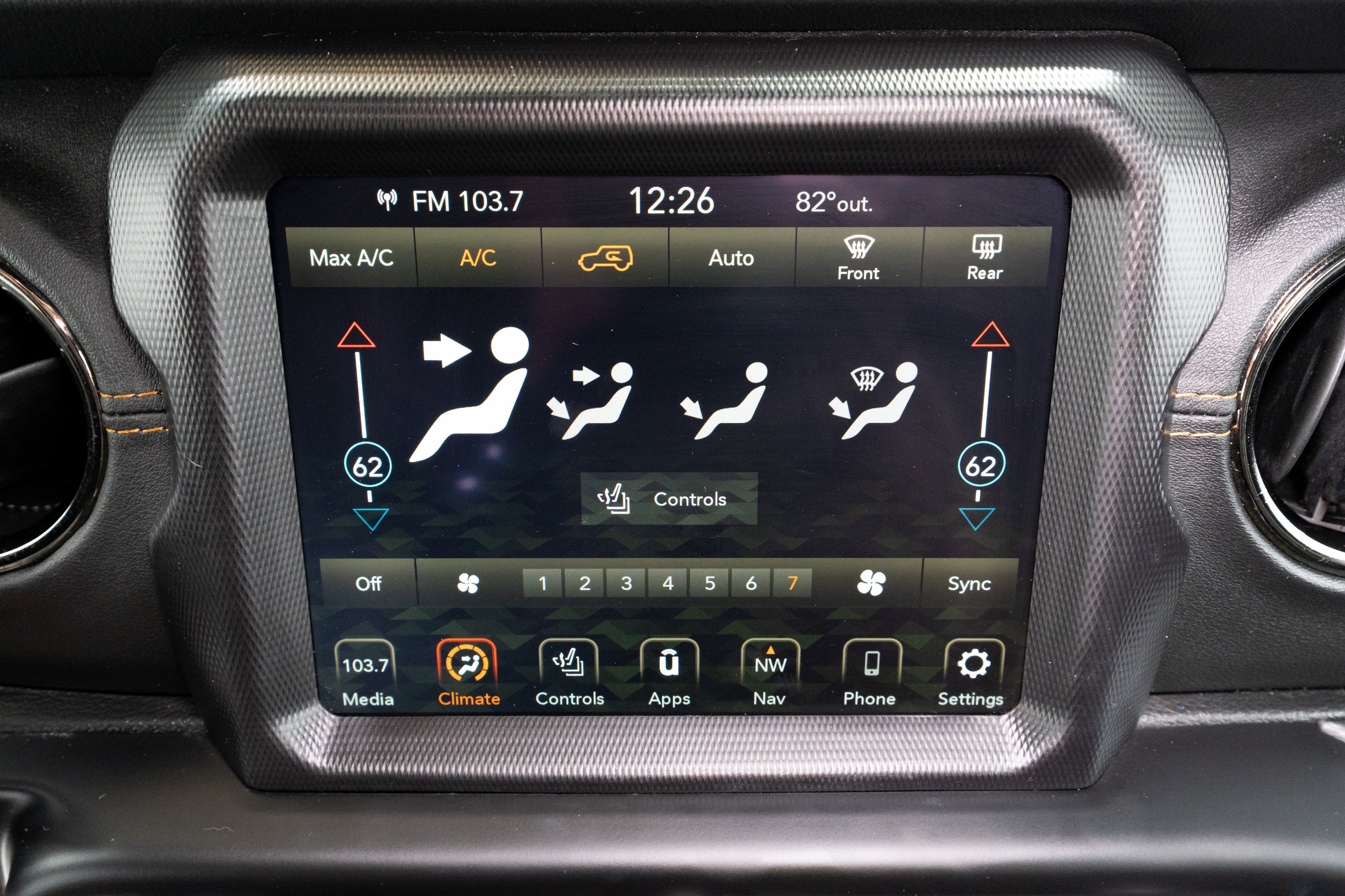 Used 2020 Jeep Wrangler Unlimited Sahara AWD/4WD image 18