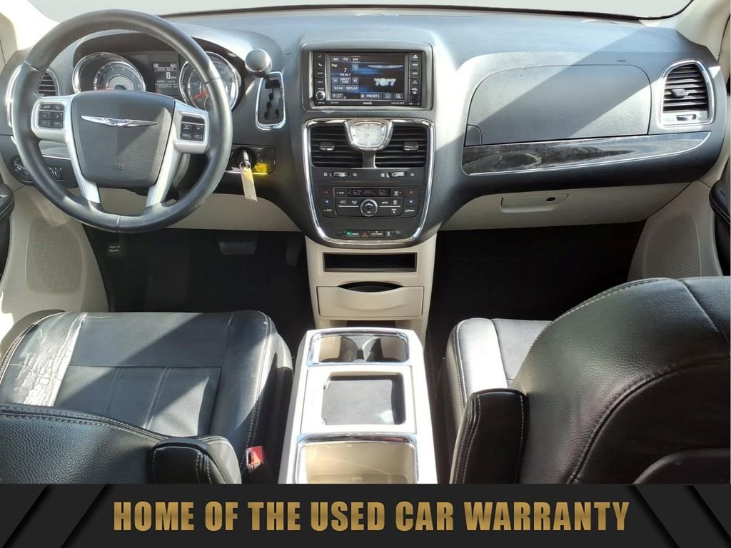 Used 2014 Chrysler Town & Country Touring FWD image 29