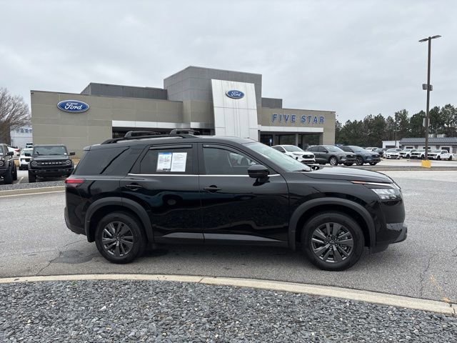 Used 2024 Nissan Pathfinder SV