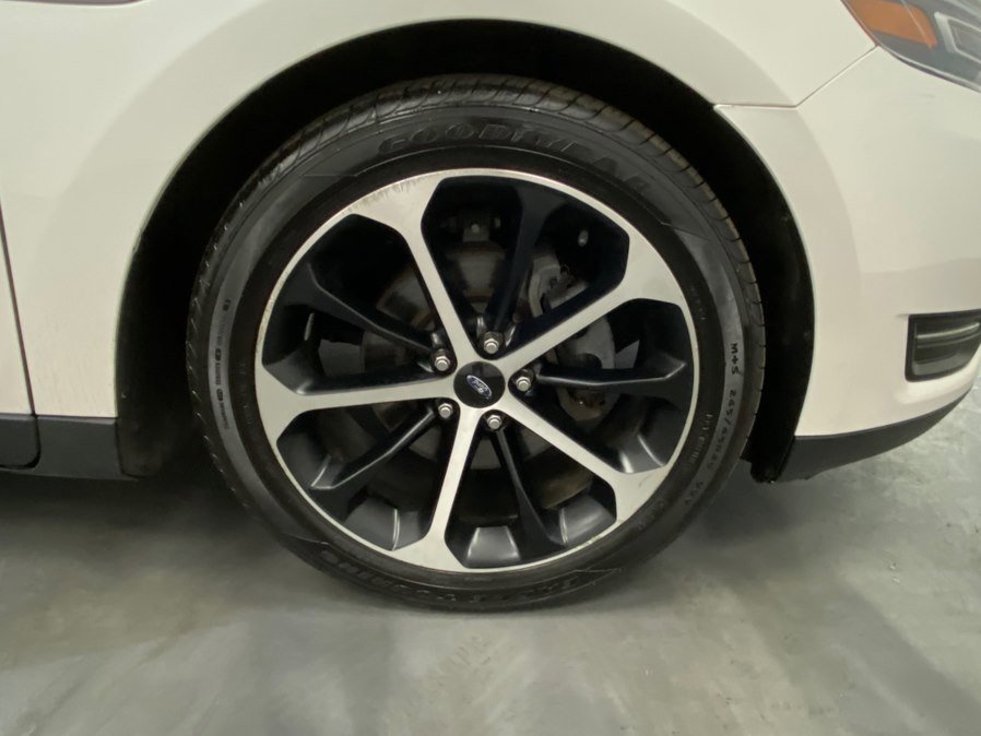 Used 2015 Ford Taurus SEL w/ Equipment Group 201A FWD image 16