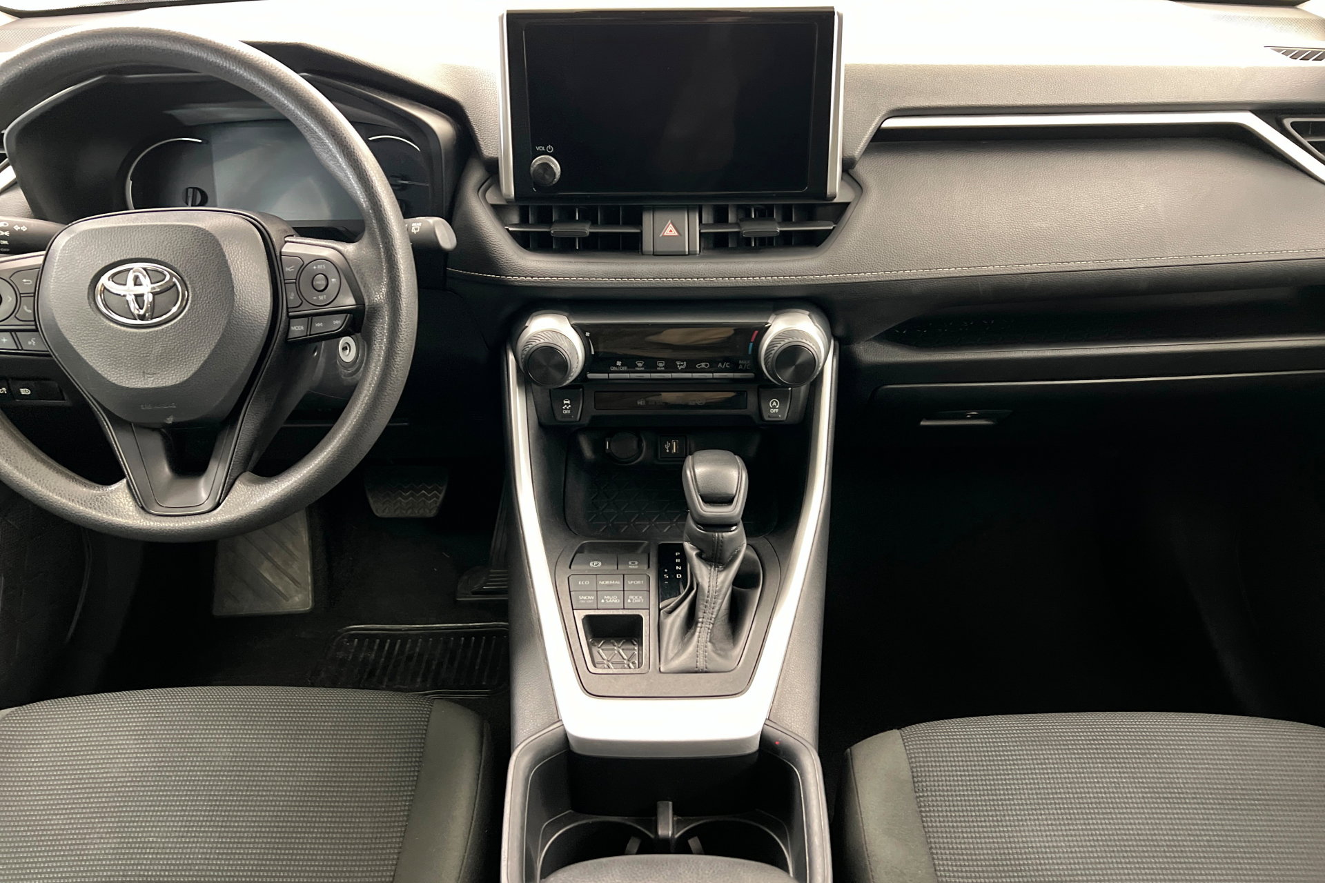 Used 2024 Toyota RAV4 LE image 14