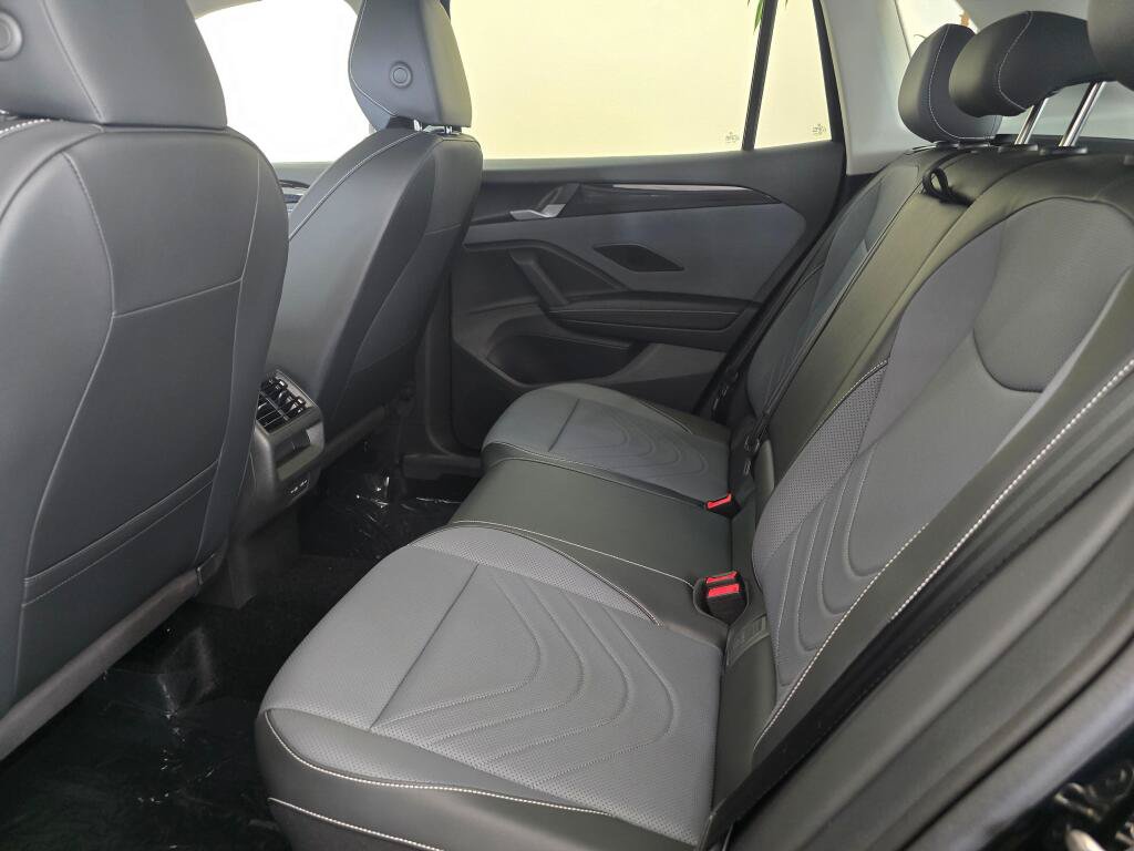 New 2026 Volkswagen Tiguan SE AWD/4WD image 10