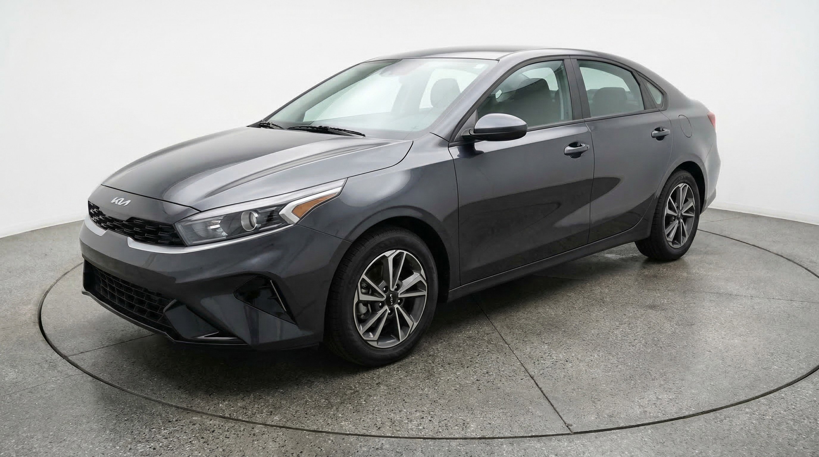 Used 2024 Kia Forte LXS image 3