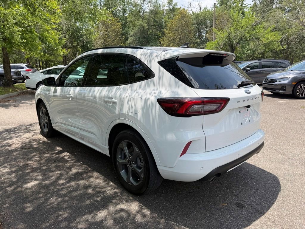 Used 2023 Ford Escape ST-Line w/ Tech Pack #1 FWD image 4