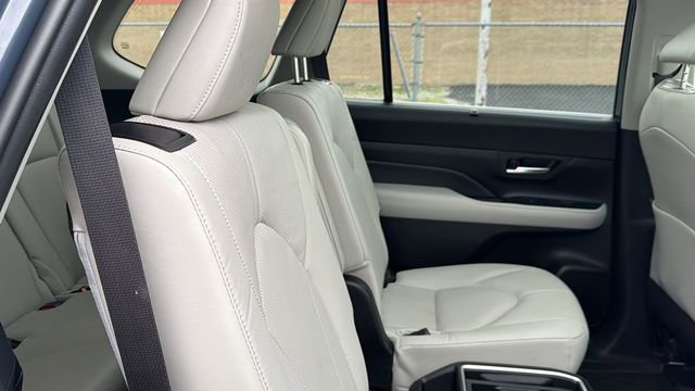 Certified 2025 Toyota Grand Highlander FWD image 32