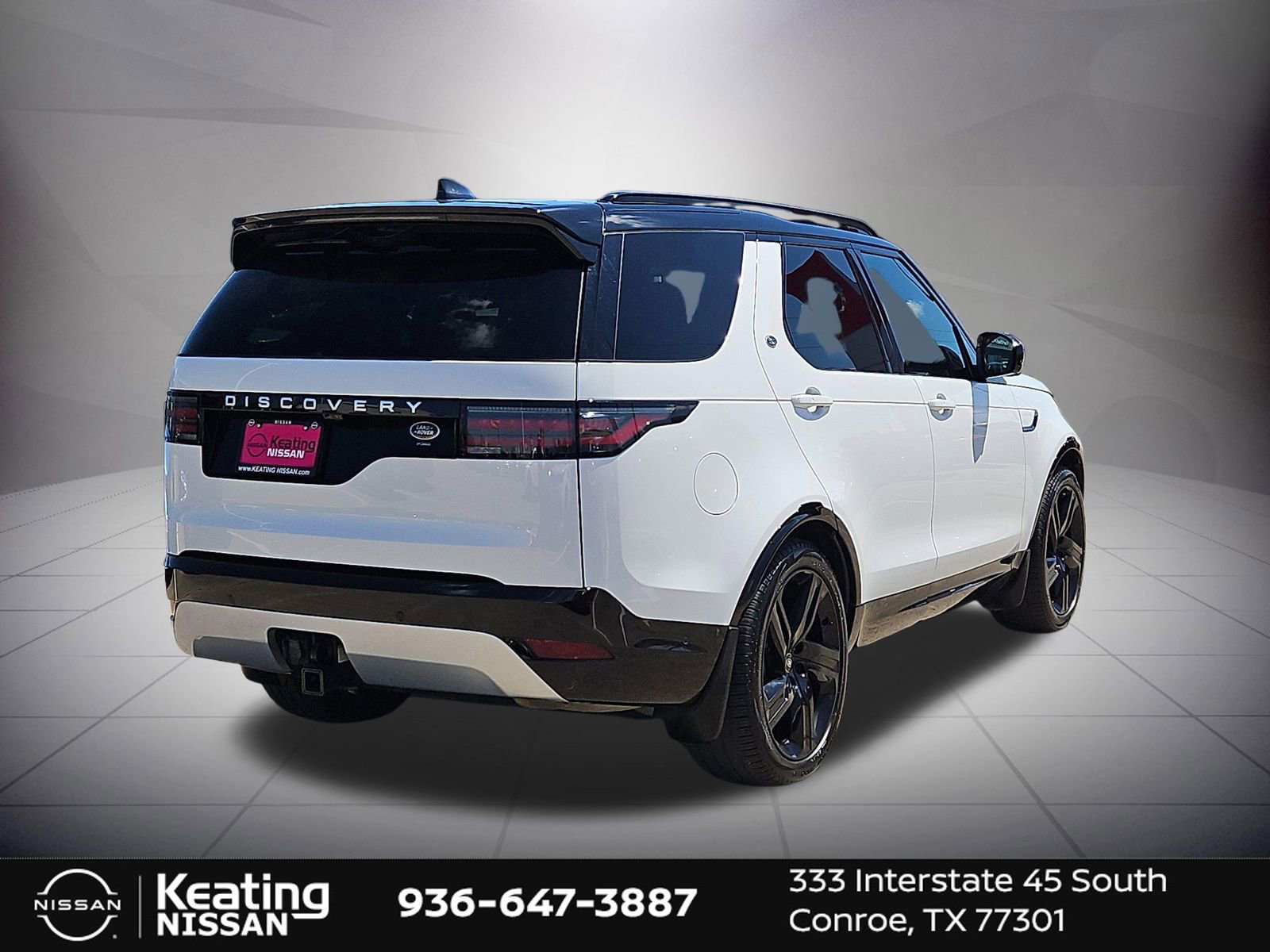 Used 2023 Land Rover Discovery Metropolitan Edition image 3