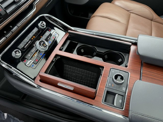 Used 2023 Lincoln Navigator Reserve AWD/4WD image 17