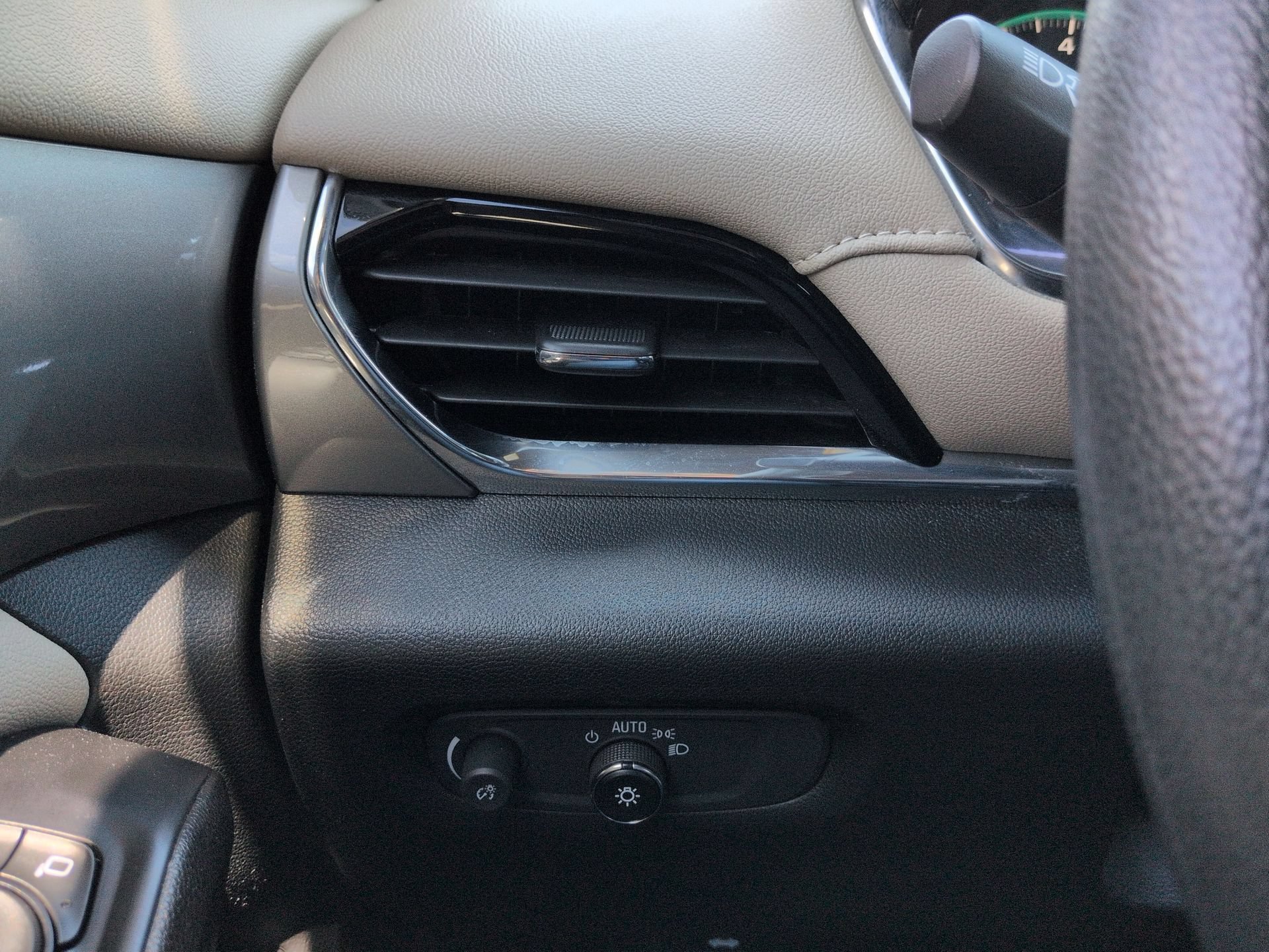 Certified 2023 Chevrolet Traverse LS FWD image 18