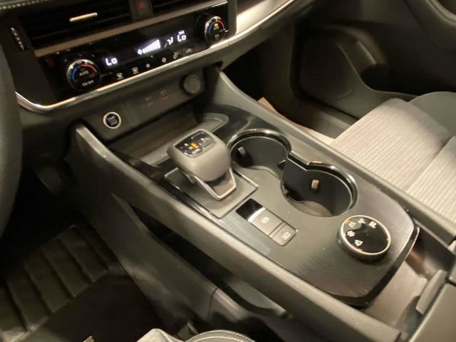 Used 2023 Nissan Rogue SV image 16