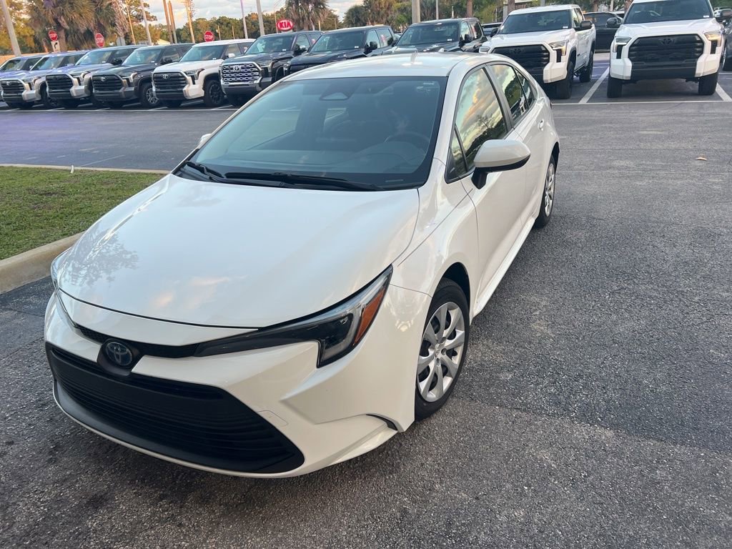 Used 2023 Toyota Corolla LE FWD image 5