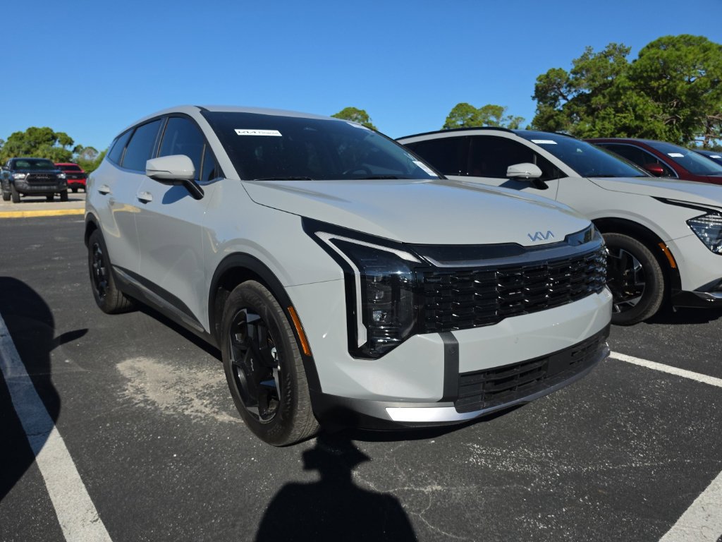 Certified 2026 Kia Sportage EX FWD image 3