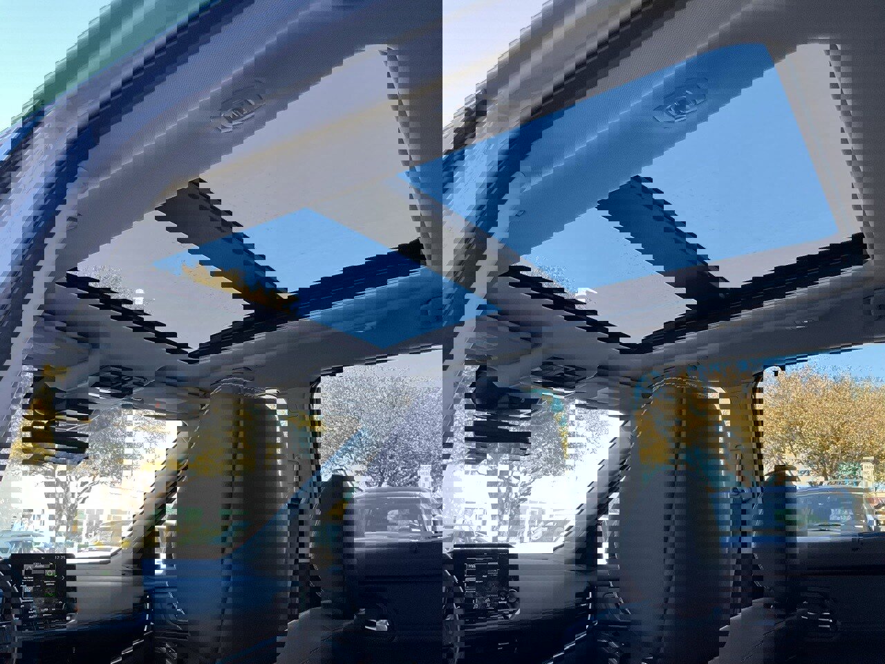 Used 2022 Nissan Rogue SL w/ SL Premium Package image 18